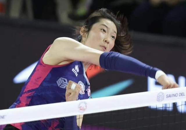 打女孩屁股