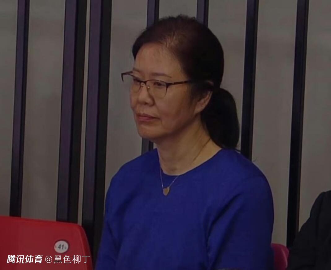 街拍肥臀